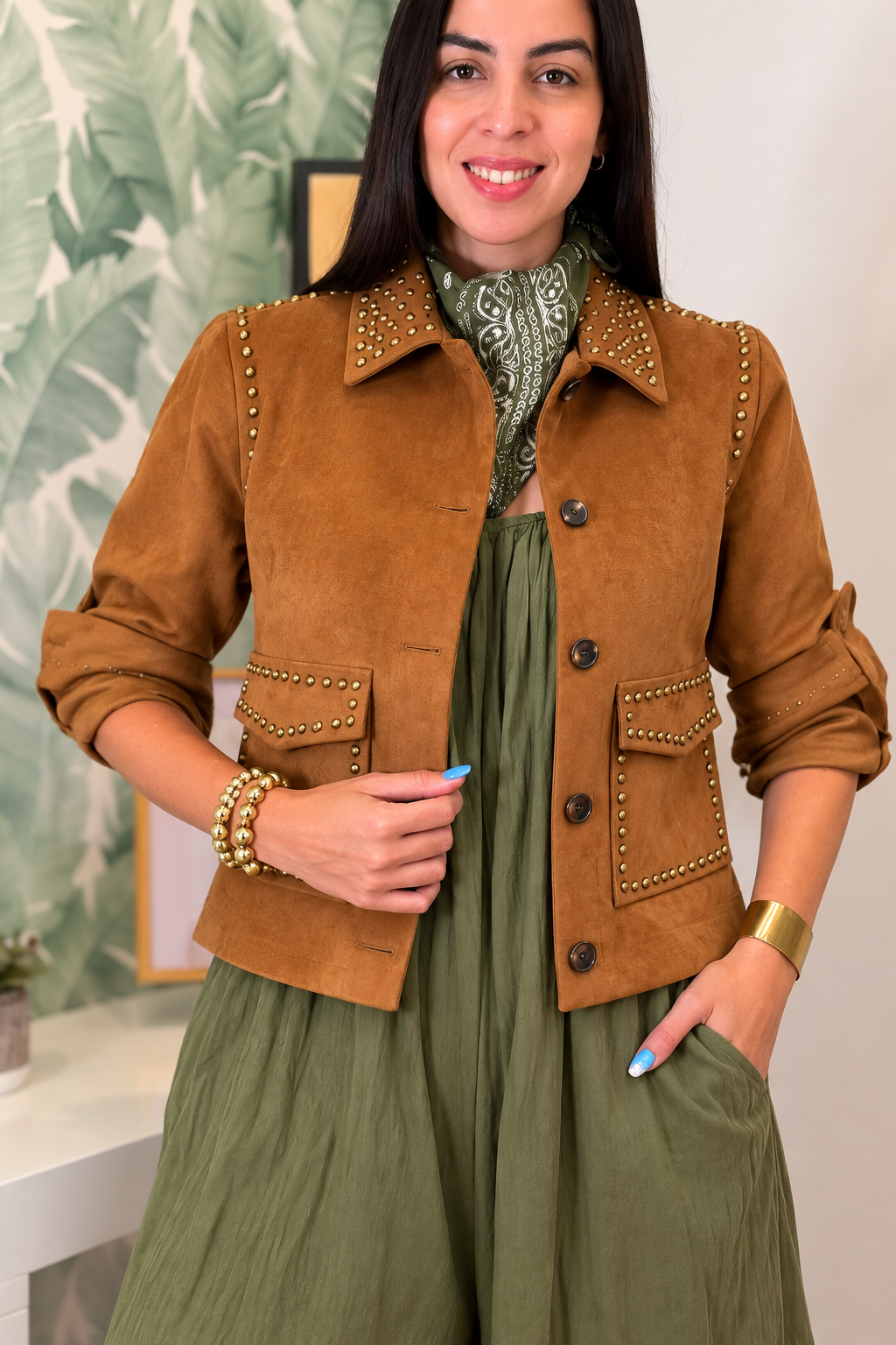 Chaqueta efecto ante con tachuelas · Camel
